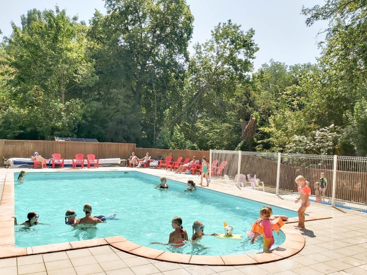 Domaine Des Lilas Saint-Germain-Lembron Exterior photo